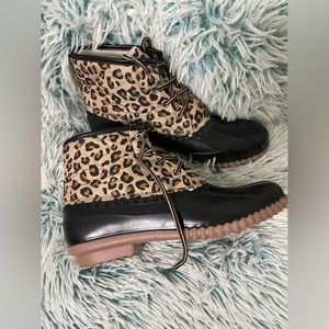 Magellan women’s duck boot size 8